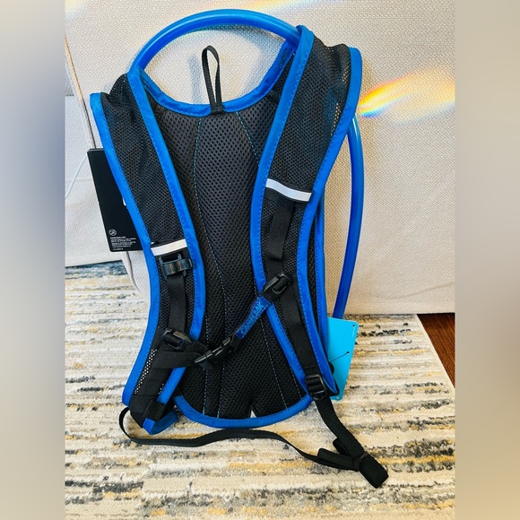 New! CamelBak Hydrobak Hydration Backpack - Picture 2 of 3